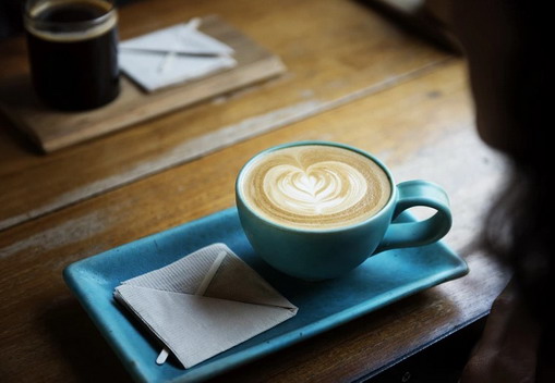 爱上海：Unleash the esports dream! Shanghai Esports College has been officially established to help young people win glory!